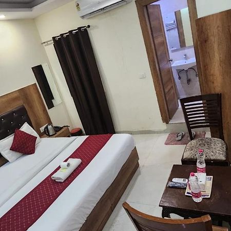 Hotel Redton نيودلهي المظهر الخارجي الصورة
