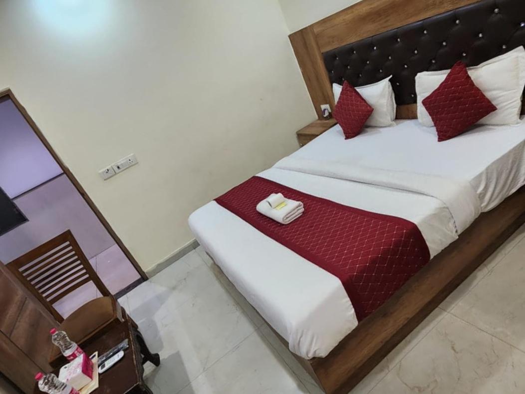 Hotel Redton نيودلهي المظهر الخارجي الصورة